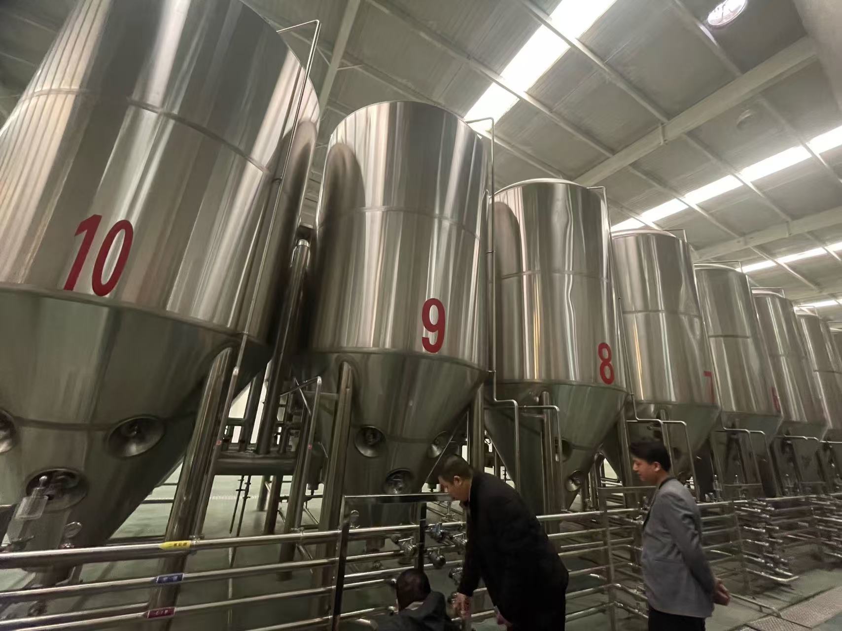 石河镇精酿啤酒设备厂—平面布置、设备设计、制造、调试、培训等一条龙服务